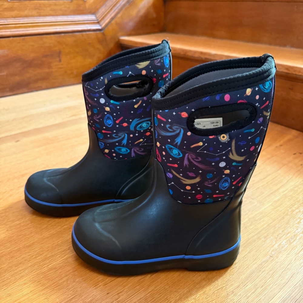Bogs kids winter boot (youth size 3)